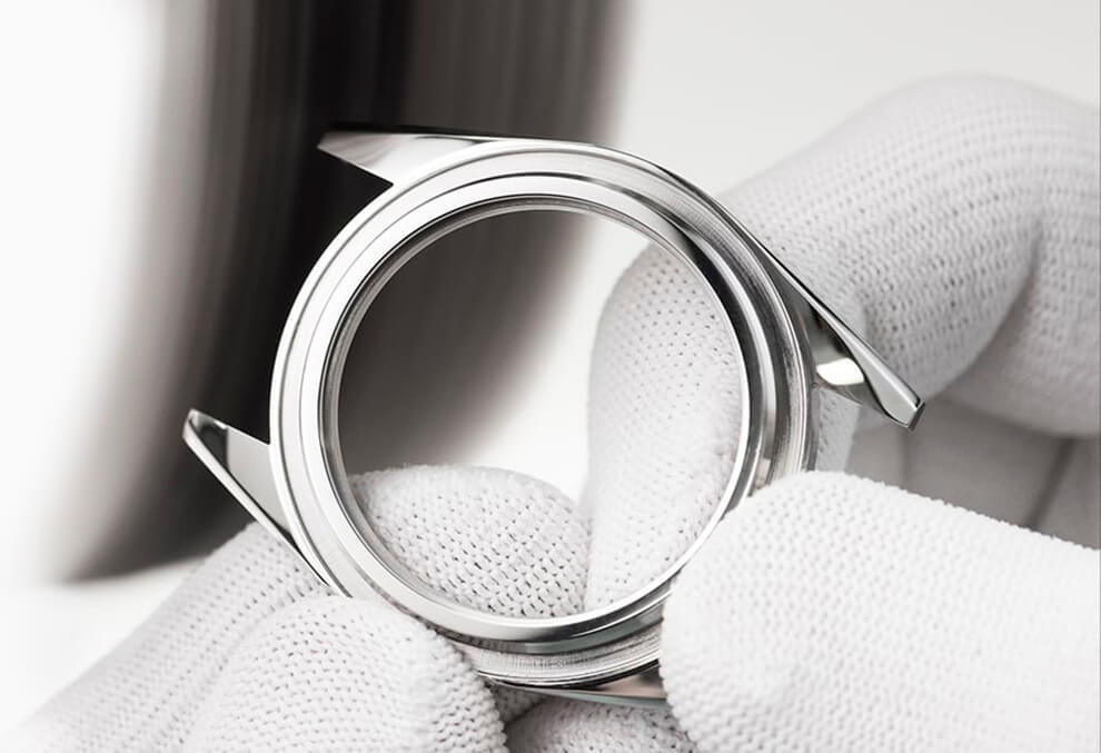 Корпус часов полностью отполирован